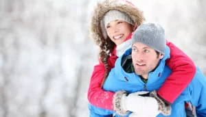 couple bleu rose neige calin - A2 CONSEIL